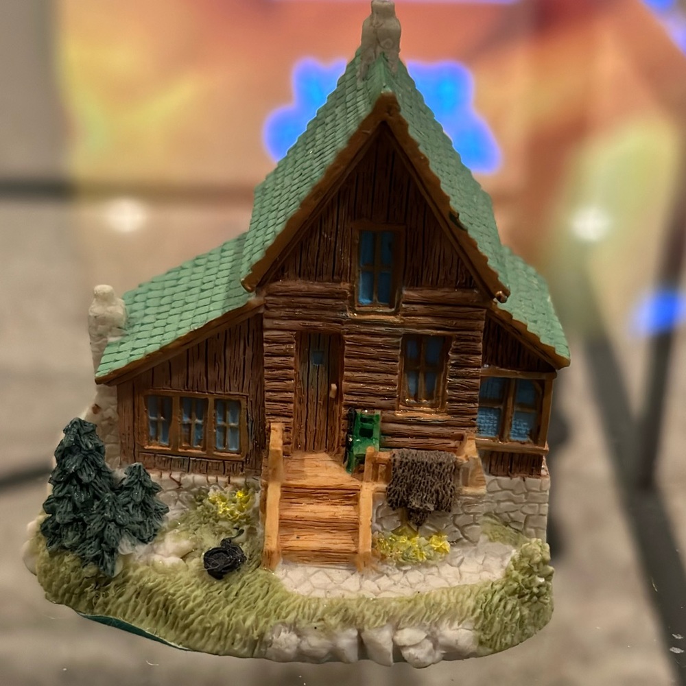 Vintage Liberty Falls Trapper Big Mike’s Cabin